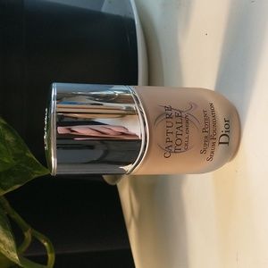 Dior Capture Totale Serum Foundation